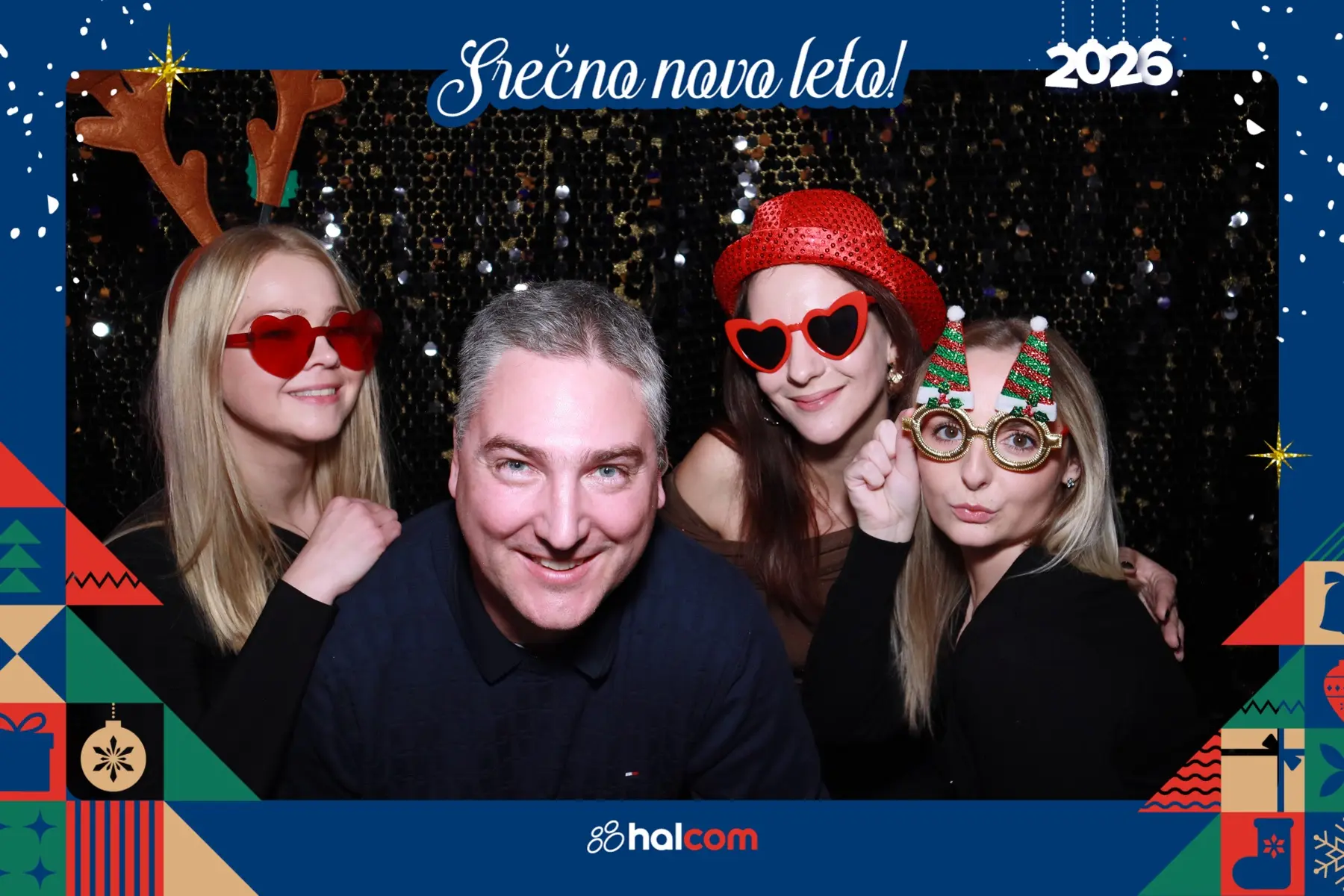 Novoletna Photo Booth fotografija za Halcom s štirimi gosti